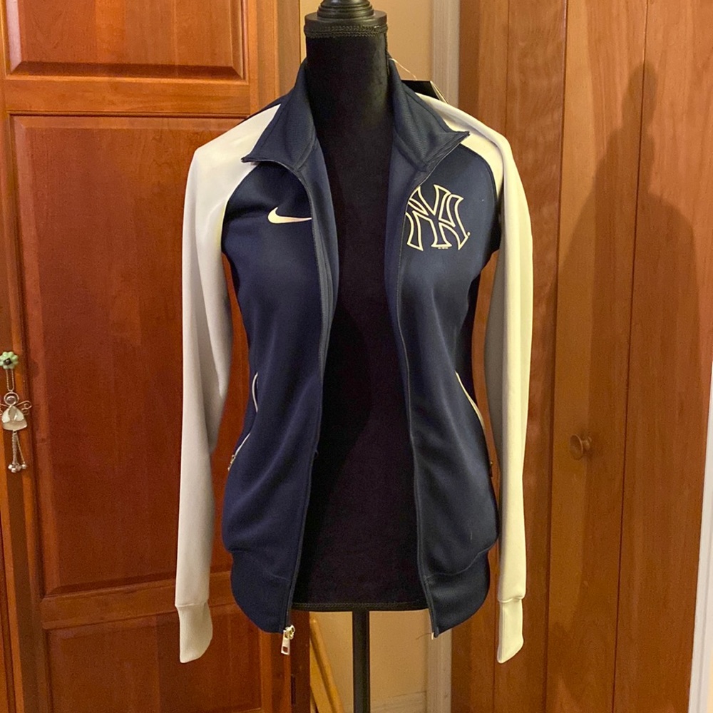 NEW YORK YANKEES ZIP UP JACKET BRAND NEW WITH TAGS WOMENS MEDIUM